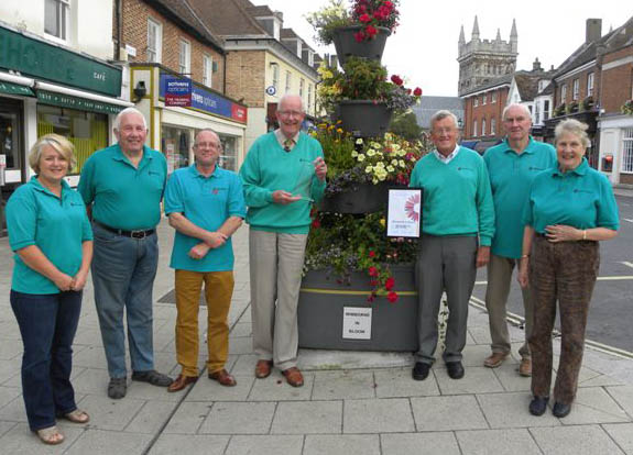 Members of the Wimborne in Bloom Committee with Chairman
Richard Nunn