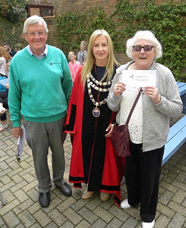 Jackie Thorn, visiting from Wimbledon, wins Second Prize